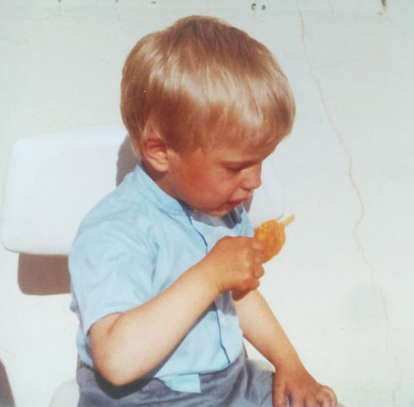 gaui as a child eating an ice cream